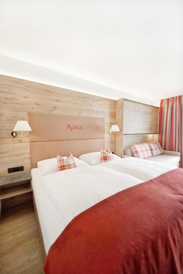 Hotel Alpina Superior Петтной-ам-Арльберг Екстер'єр фото
