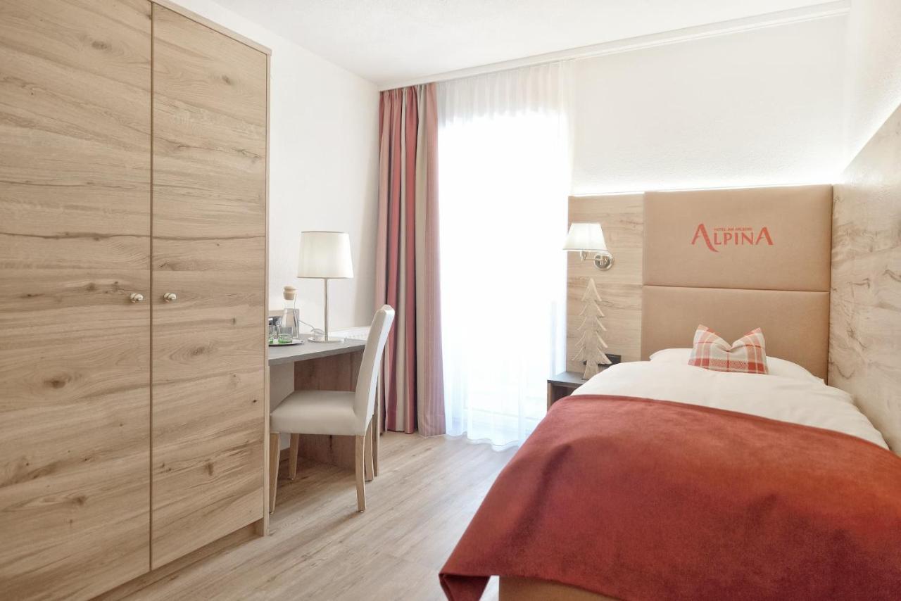 Hotel Alpina Superior Петтной-ам-Арльберг Екстер'єр фото