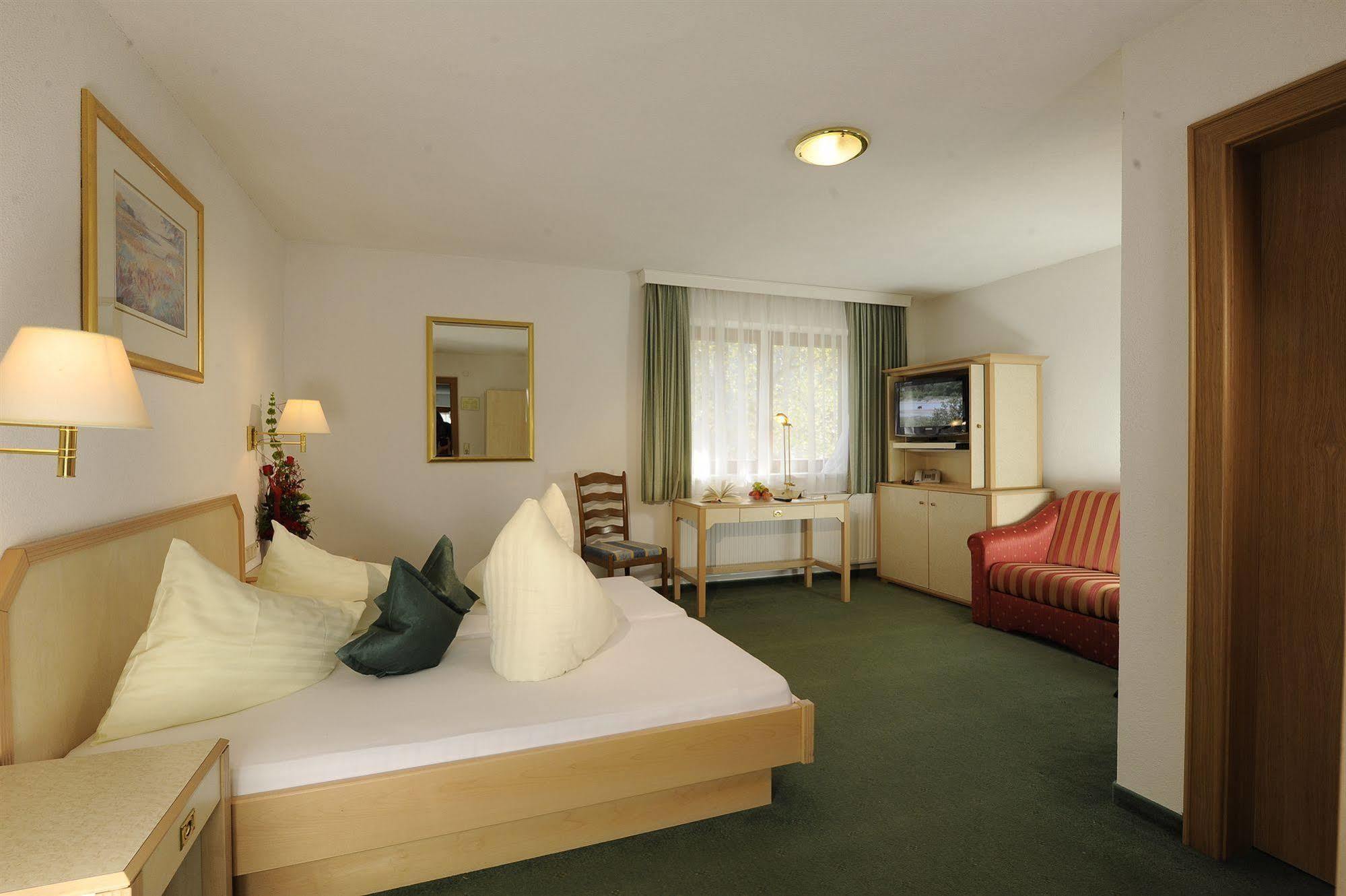 Hotel Alpina Superior Петтной-ам-Арльберг Екстер'єр фото
